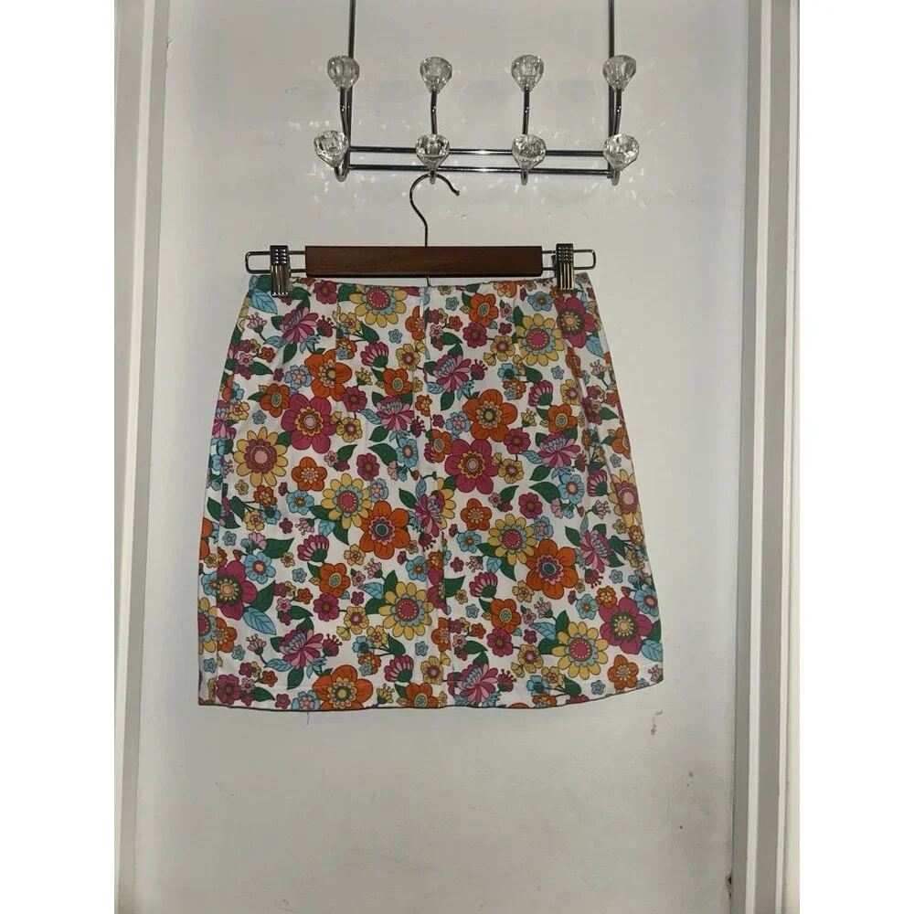 Love on a Hanger Multicolored Floral Print Preppy Hipster Mini Skirt Size Jr 3